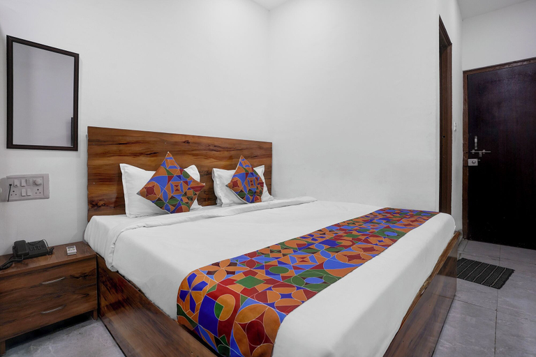 Room 3, FabHotel Platinum Pavillion Residency, Nashik
