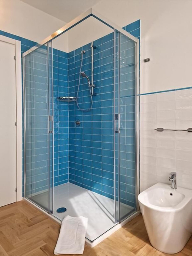 Bathroom 3, Pola Rooms Guesthouse, Macerata