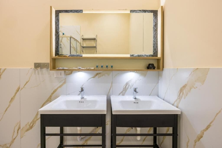 Bathroom 5, Bologna Rooms, Napoli