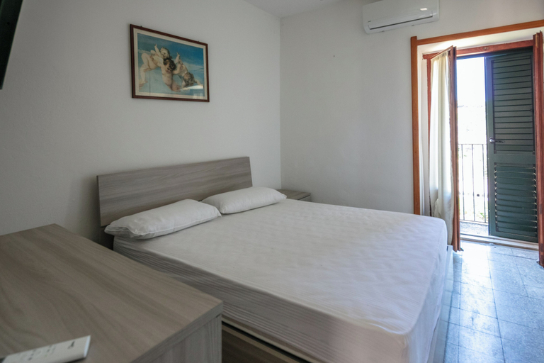 Room 2, Rab 50, Matera