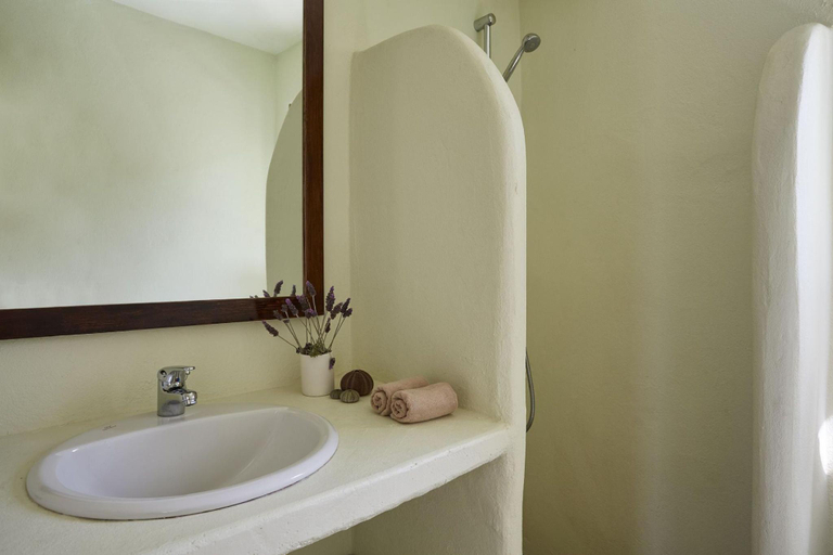 2, Spacious 6 bdrm Stone Villa with Pool, South Aegean