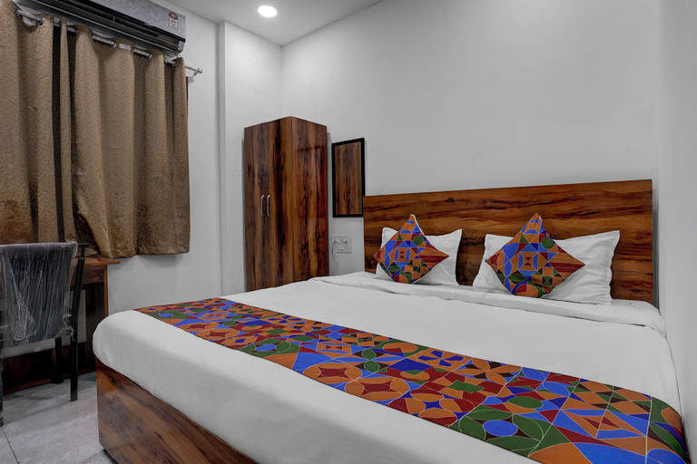 Room 5, FabHotel Platinum Pavillion Residency, Nashik