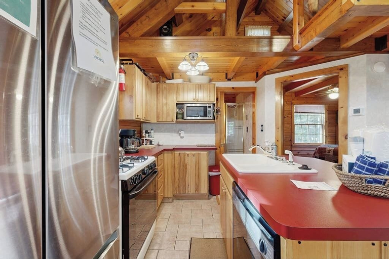 Private kitchen 2, Cozy Cabin With Covered Porch, Firepit, Grill, Fireplace, & Washer/dryer, Piscataquis