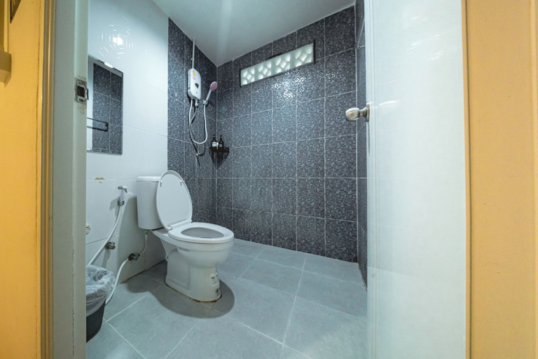 Bathroom 4, GAO Phala beachfront hostel & pool villa, Ban Chang