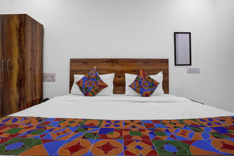 Room 2, FabHotel Platinum Pavillion Residency, Nashik
