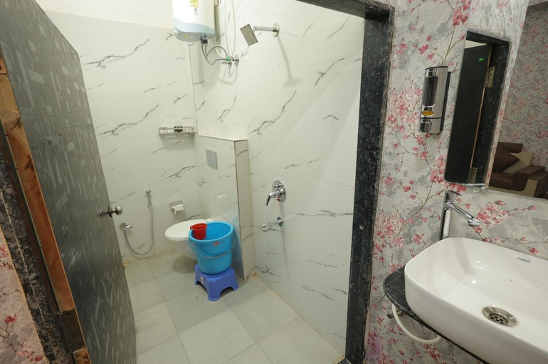 Bathroom 3, The Nature Nest Hotel And Resort, Indore