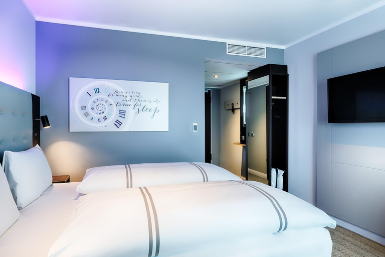 Bedroom 3, Premier Inn Lübeck City Centre, Lübeck