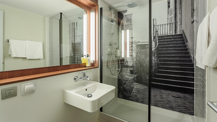 Bathroom 4, Campanile NATURE - Biarritz, Pyrénées-Atlantiques