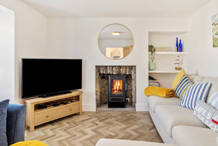 Room 3, Rose Cottage - Sea Views Hot Tub Log Burner, Carmarthenshire