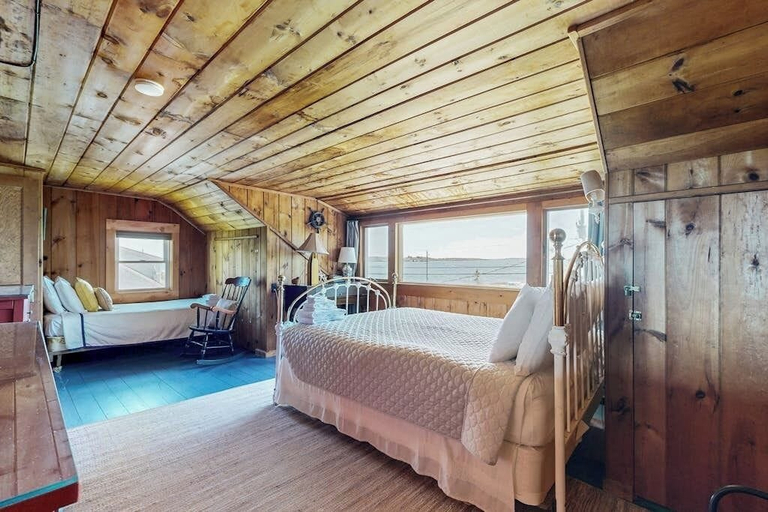 Room 3, Ocean Point Colony Home w/ Sunroom & Sweeping Ocean Views, Dog-friendly, Lincoln
