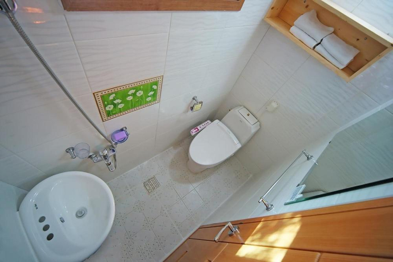 Bathroom 5, Jeonju Jeongdam Hanok Stay, Jeonju