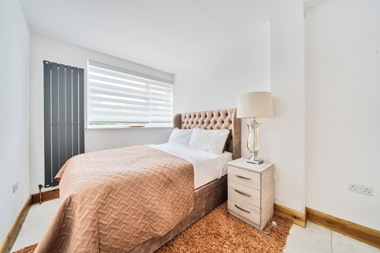 Room 4, House - Sleeps 12 - Parking, Birmingham