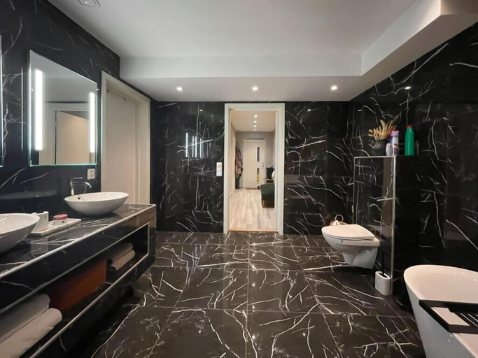 Bathroom 5, Moderne bolig med 3 dobbeltsenger 2 bad, Drammen