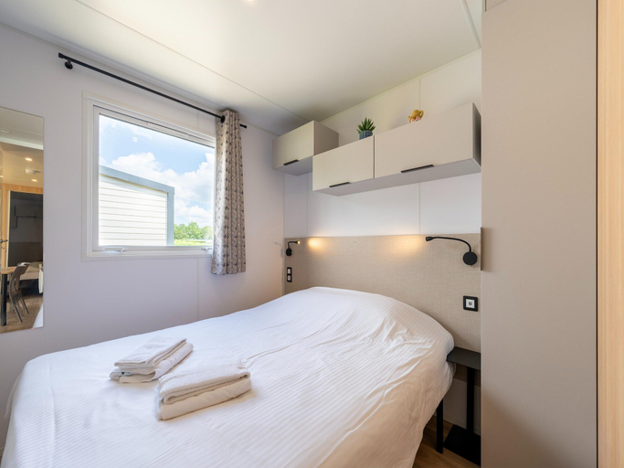 Room 2, Cozy Caravan Escape for 6, Oost-Vlaanderen