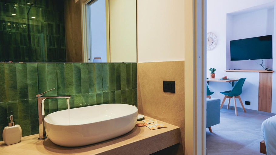Bathroom 3, Baia Amuri, Messina