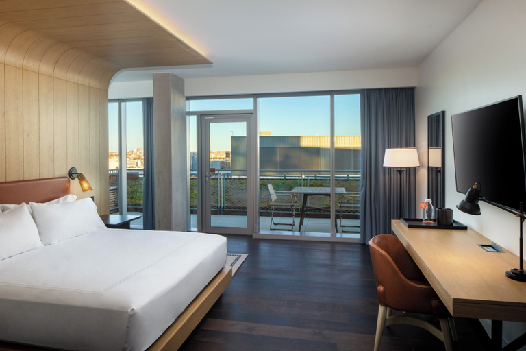 Bedroom 3, Canopy by Hilton Baltimore Harbor Point, Baltimore