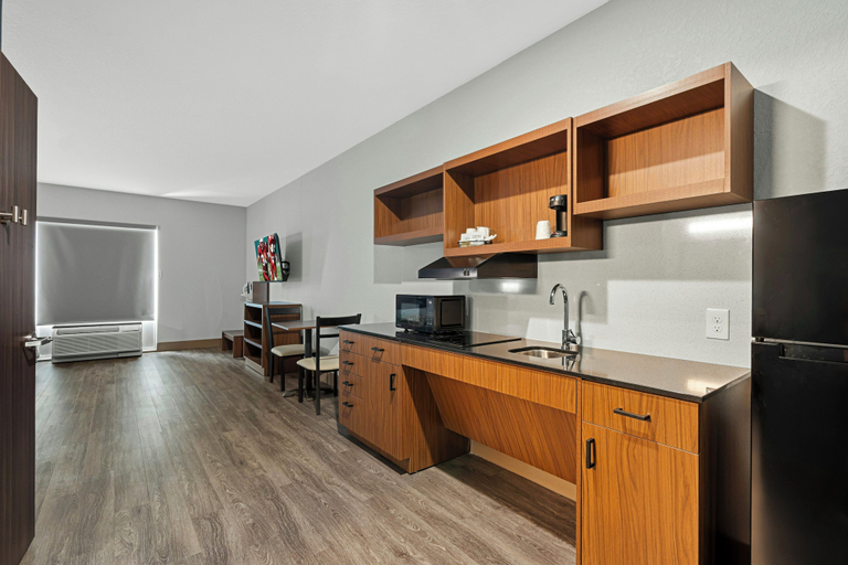 Private kitchenette 5, HomeTowne Studios by Red Roof Bradenton, Manatee