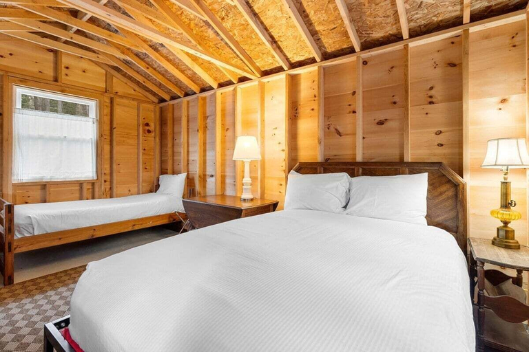 Room 3, The Tide House, Cozy Waterfront Cottage + Bunkhous, Knox