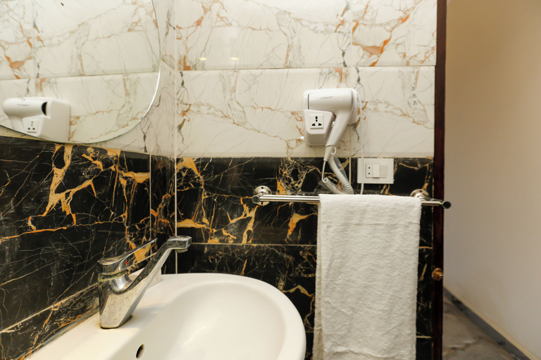 Bathroom 5, Happy View INN, Al-Ahram
