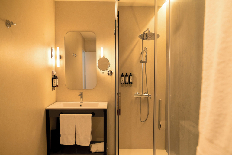 Bathroom 4, Petit Palace Plaza España, Madrid