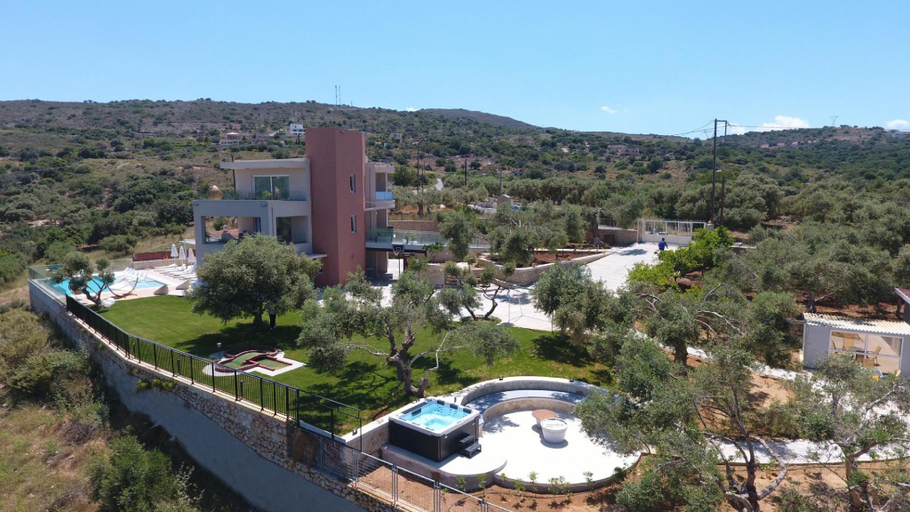 2, Luxury Villa Oasis, 11 bedrooms with Heated Pool, Crete