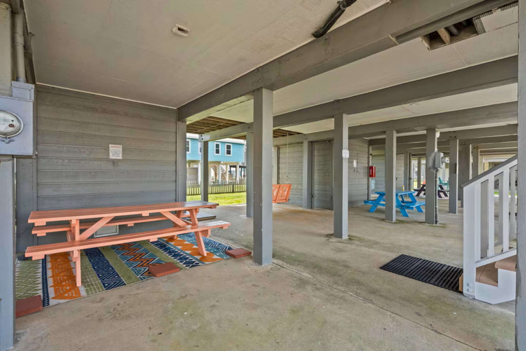 Outdoor dining 2, Sandy Beach Retreat and Gulf View, Galveston