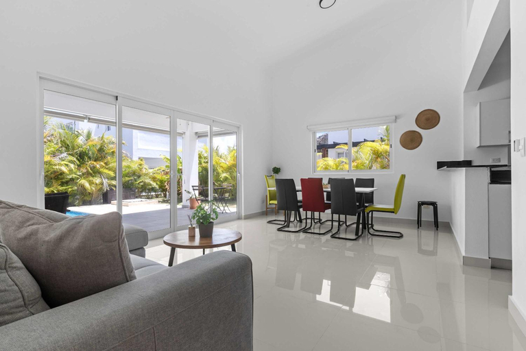 2, Modern 3BR Villa with Private Pool in Oasis del Lago by Vistacana Rentals, Salvaleon de Higuey