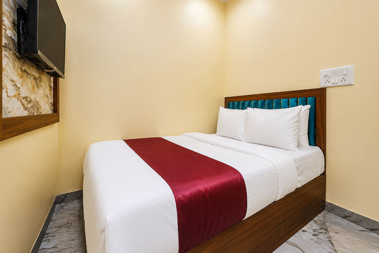 Room 5, Fabhotel Aai Om Residency, Mumbai Suburban