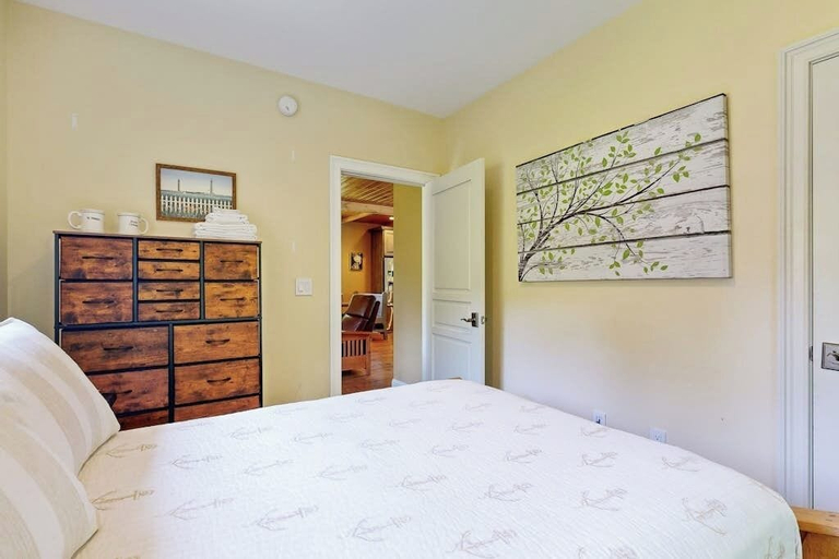 Room 5, Dog-friendly Home With High-speed Wifi, Washer/dryer, & Private Dock, Cumberland