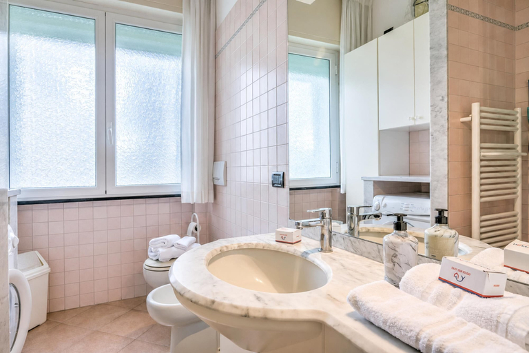 Bathroom 3, Gabri By The Sea With Balcony and Shared Garden, Imperia