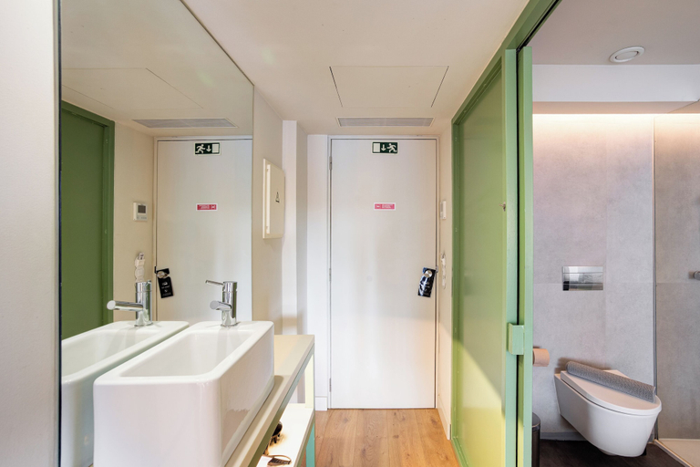 Room 4, Home Out Marquês Suites, Lisbon