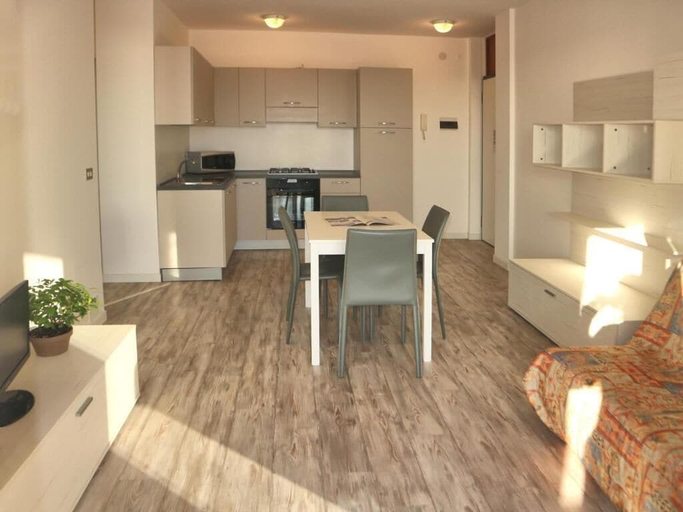 Dining room 5, Welcoming Stay Just 250mt From the Beach, Udine