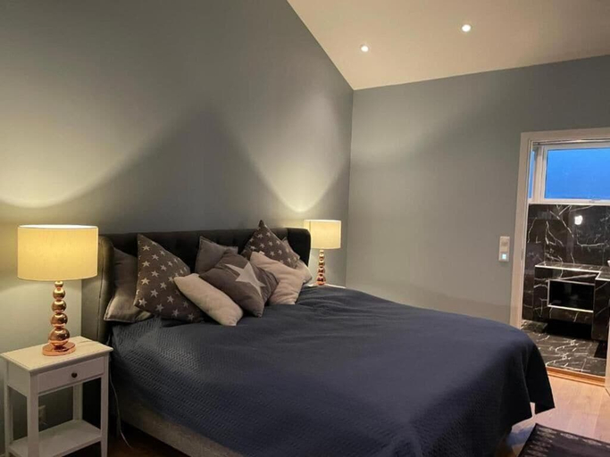 Room 3, Moderne bolig med 3 dobbeltsenger 2 bad, Drammen