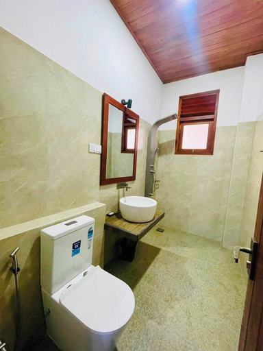 Bathroom 4, Sea Cloud Hotel Dalawalle, Habaraduwa