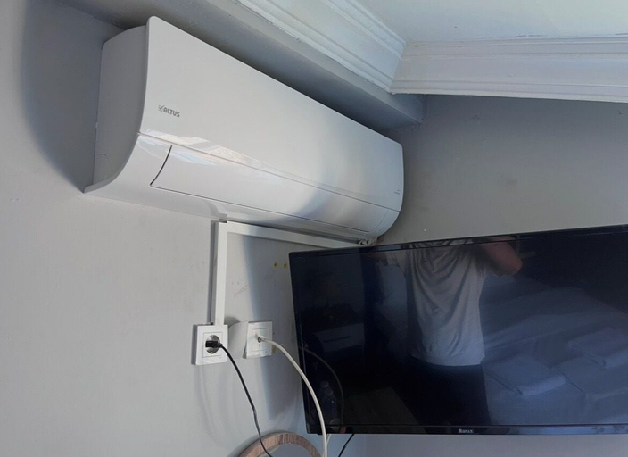Television, Bigalı Gümüş Pansiyon, Biga