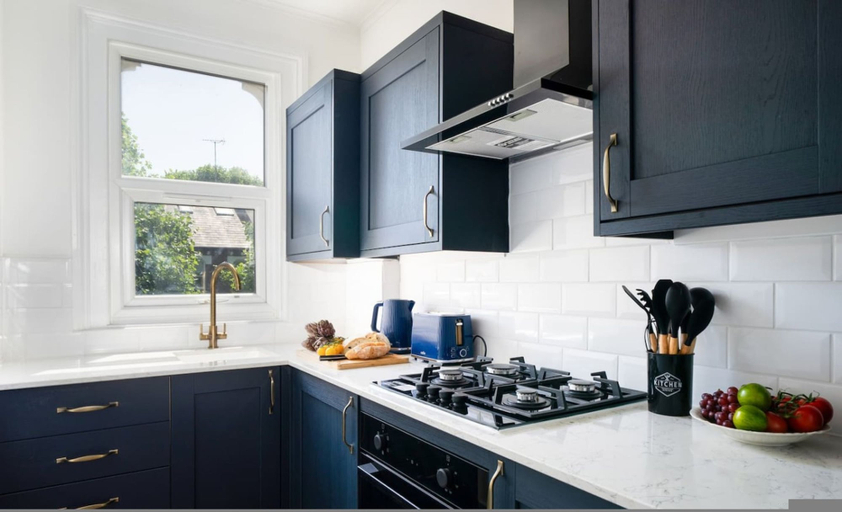 Room 3, Stylish Two-bed Apt in Brook Green West London, London