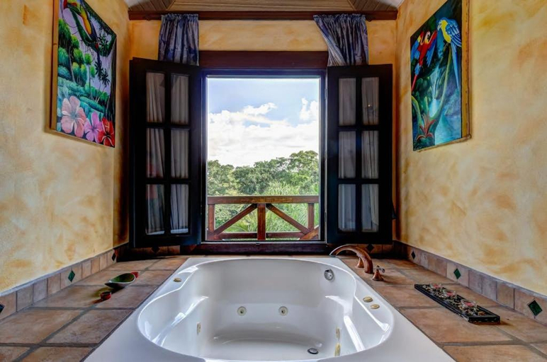 Bathroom 3, Toucan Suite @ Mahogany Hall