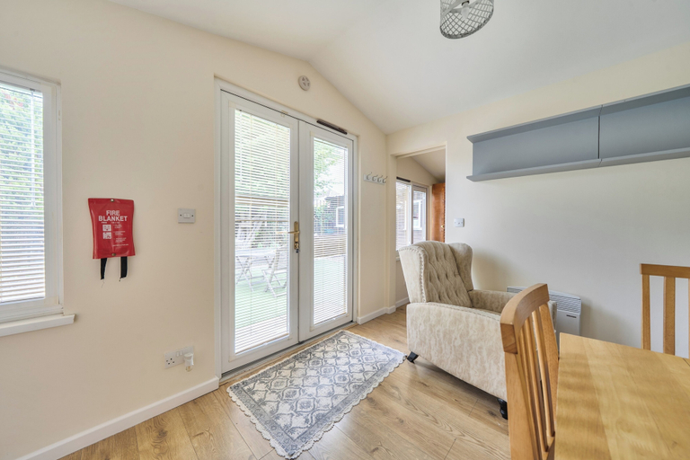 Interior 3, Studio Retreat Sleeps 1 - Parking & Wifi, Cambridgeshire