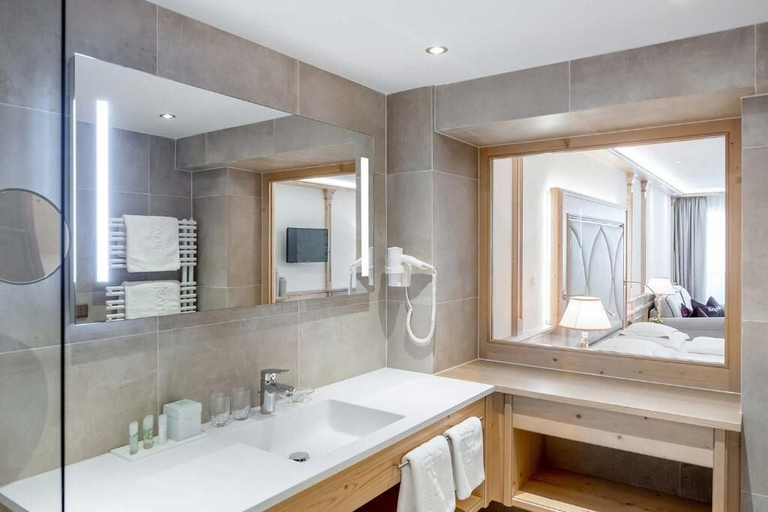 Bathroom 2, 4 star superior Hotel Bellevue, Imst
