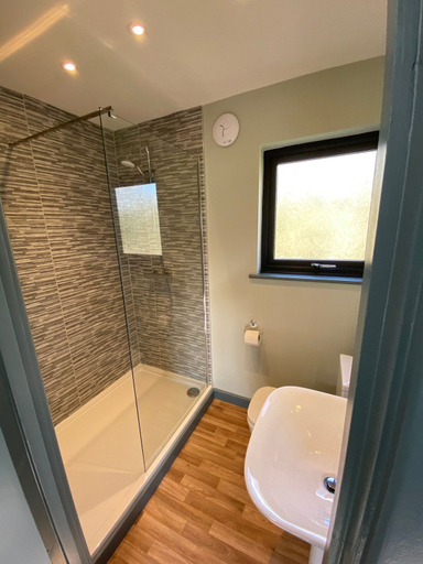 Bathroom 4, The Baiting House and Lodges, Herefordshire