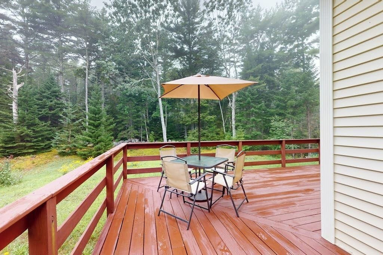 Outdoor dining 4, Sunny Coastal Retreat With Deck, Grill, Beach, Dock, & Ocean Access, Lincoln