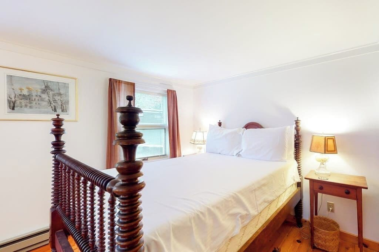 Room 5, Bayfront House on Port Clyde Harbor With Views, hot Tub, Beach Access, Knox