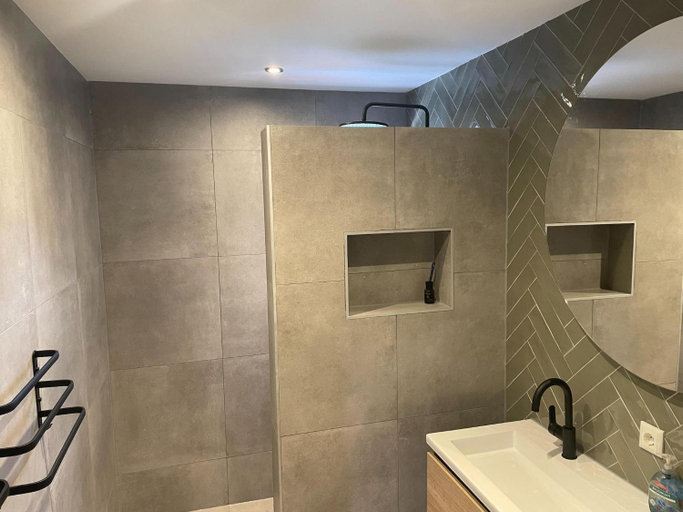 Bathroom 3, Chalet by Water in Idskenhuizen Recreation Park, Skarsterlân