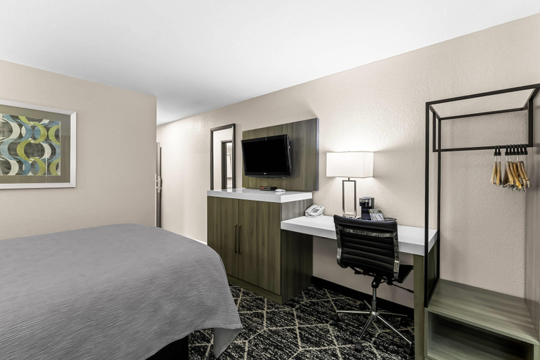 Bedroom 4, Quality Inn Oskaloosa, Mahaska