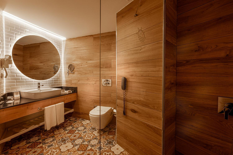 Bathroom 5, Sailor's Beach Club, Kemer