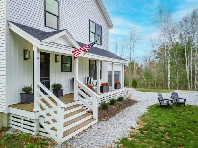 Interior entrance, Birch Tree Retreat, 6-bedroom Family Getaway Spot, Knox