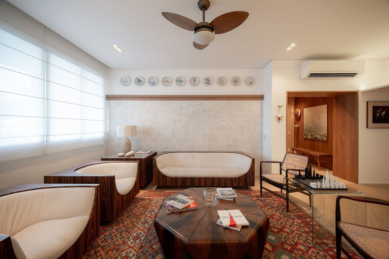 Living area 3, Av. Atlantica 5 Suites, Ocean View, Renovated, Rio de Janeiro