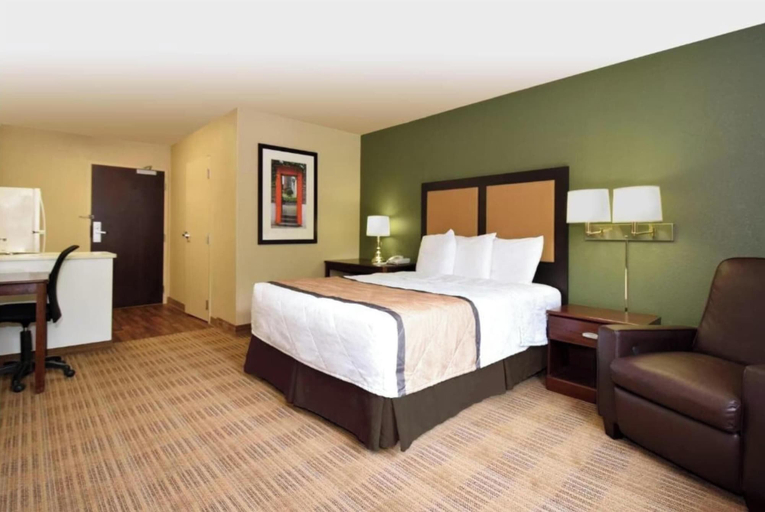 Room 2, Motel 6 Suites Seattle Kent, WA, King