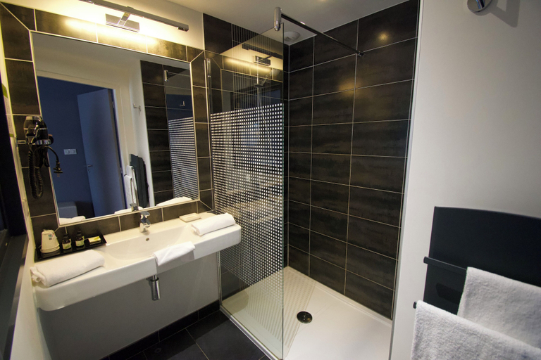 Bathroom 5, Hôtel Golf St Lazare, Haute-Vienne
