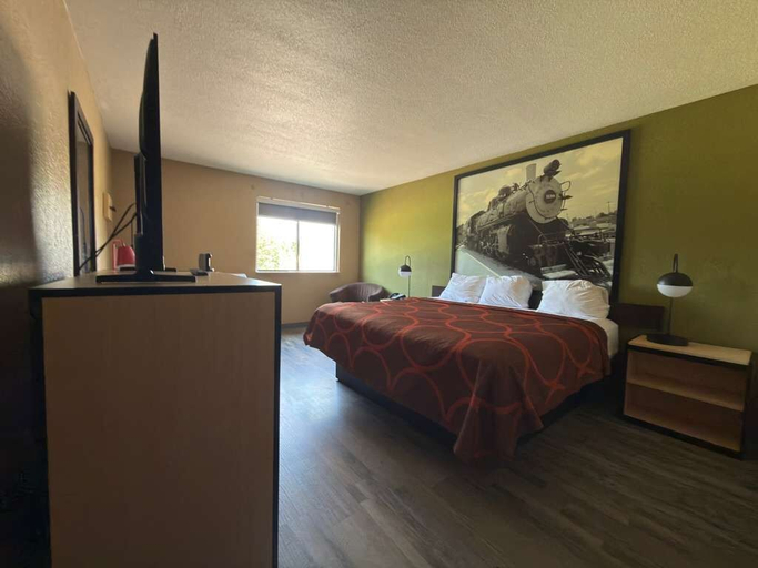 Bedroom 3, Super 8 by Wyndham Topeka/Wanamaker RD/I-70, Shawnee